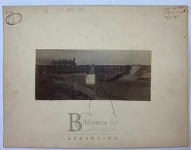 [Puente ferroviario sobre un río] [Fotografía]