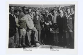 [Perón junto al Presidente de Racing Carlos Paillot ]