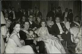 [Perón en un evento de gala]