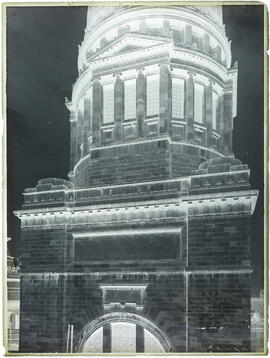 "Revestimiento piedra Torre Central. Frente Rivadavia, desde nivel cornisa inferior hasta crestas superior del frentón" [Negativo]