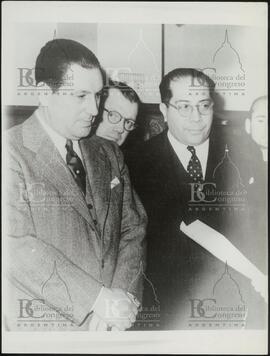 [Perón junto a Ramon Carrillo]