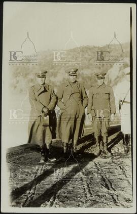 [Perón con Coronel Fasola Castaño y Soldado]